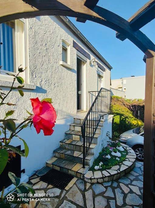 Vakantiehuis voor 6 personen, with Whirlpool and Terras as well as Tuin and Zwembad in Lannion