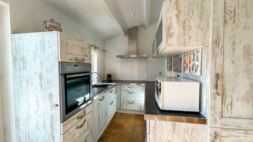 Entire holiday apartment, Charming house in Ars en Ré with garden in Ars-en-Ré, Ile de Re