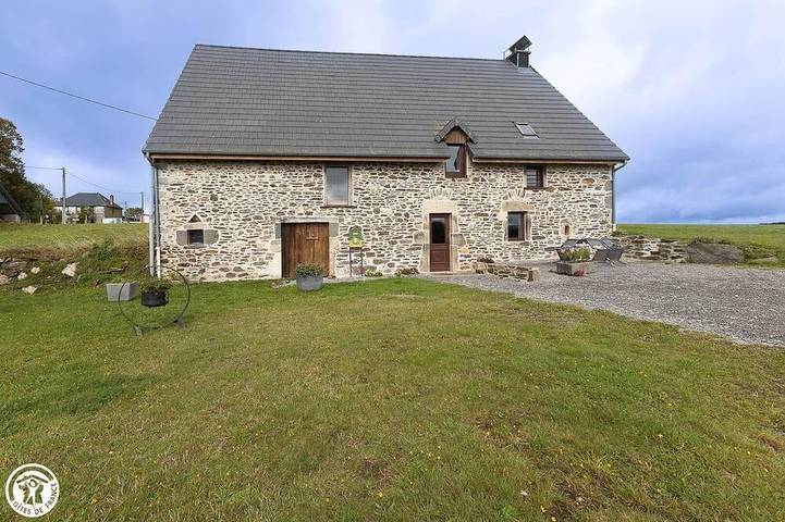Gîte pour 6 personnes, avec jardin et balcon dans Saint-Sulpice (Puy-de-Dôme)