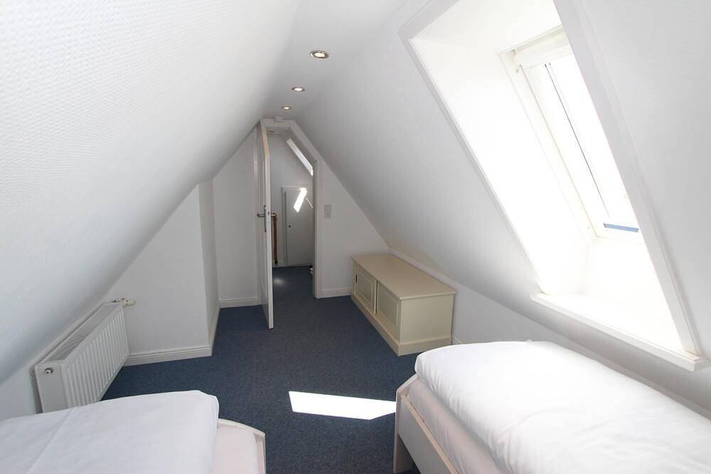 Ganze Wohnung, Ruhig gelegene Ferienwohnung mit zwei Zimmern am Rande von Wenningstedt in Wenningstedt, Sylt