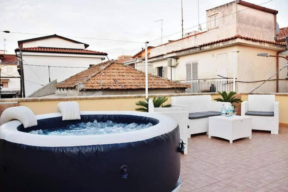 Residenza Le Sirene - Holiday Home with Jacuzzi and Terrace near Tropea in Santa Domenica, Ricadi (gemeinde)