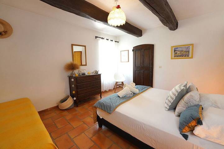 Gîte pour 12 personnes, avec jardin à Allemagne-en-Provence - 2