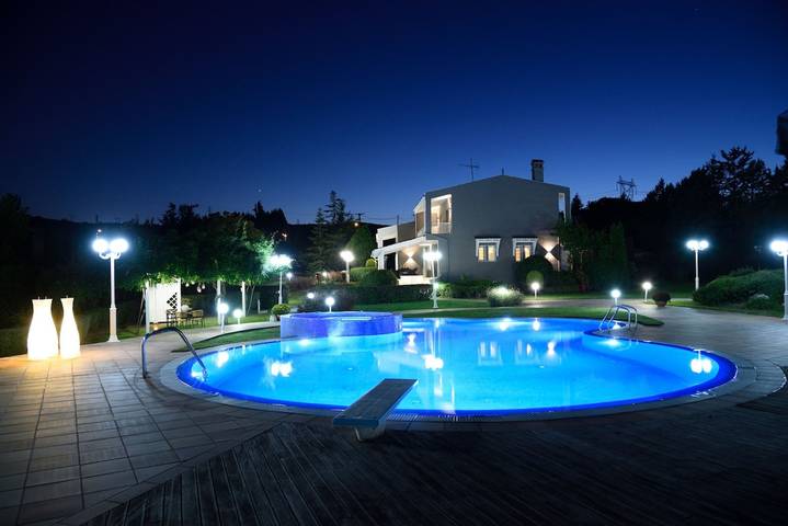 Villa für 13 Personen mit Whirlpool in Thessaloniki und Umgebung