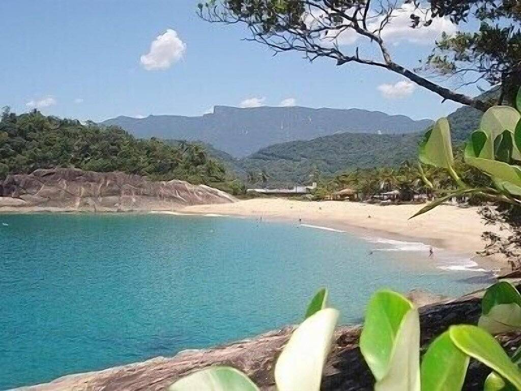 Suite mit links direkt am Meer in Sununga Strand in Lazarus in Ubatuba, Região Metropolitana do Vale do Paraíba e Litoral Norte