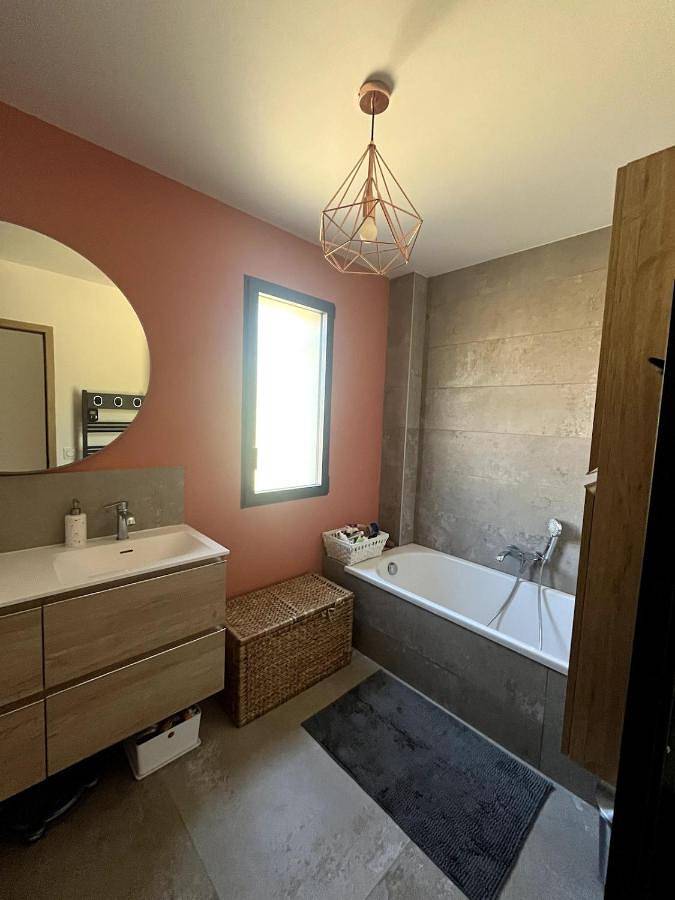 Location de vacances pour 8 personnes, avec terrasse et piscine à Châteauneuf-le-Rouge - 2