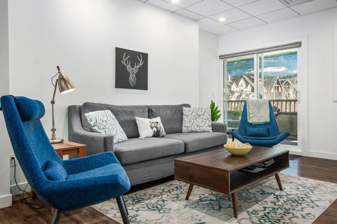 Entire apartment, Mountain Modern Hideaway in Canmore, Banff National Park
