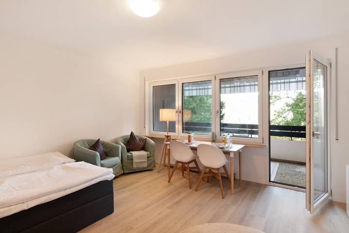 Geheel appartement, Vakantie Appartement "Fe-Wo In Ruhiger Aussichtslage" met Balkon & Wifi in Bad Liebenzell, Noordelijk Zwarte Woud