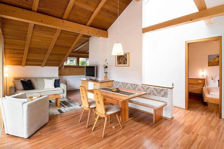 Ganze Wohnung, Apartment Montaniola Resciesa - Helle Ferienwohnung in traumhafter Lage in St. Ulrich in Gröden, Dolomiti Superski