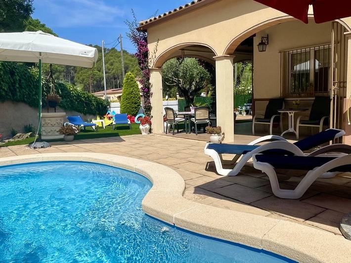 Finca für 7 Personen, mit Balkon und Terrasse sowie Garten in Pals