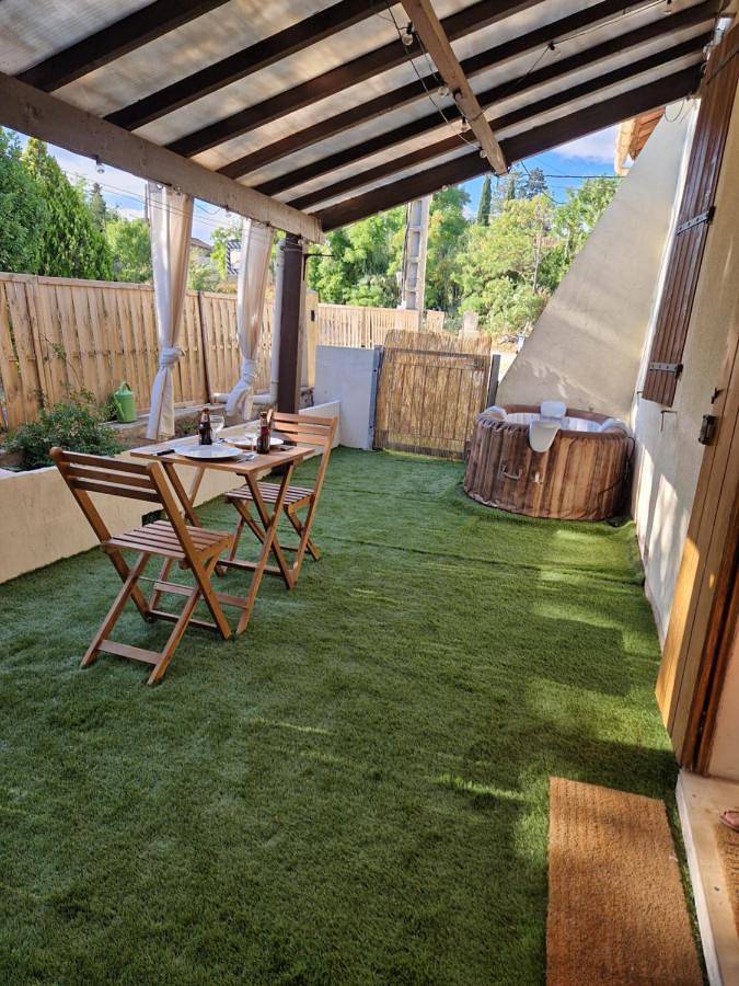 Appartement de vacances pour 2 personnes, avec terrasse et jacuzzi, animaux acceptés