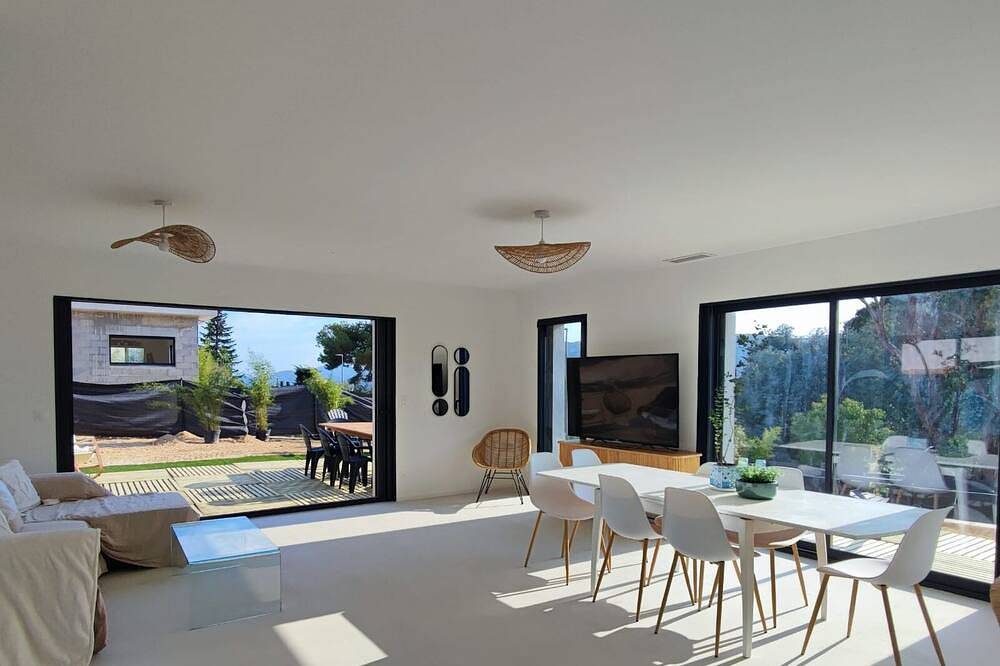 Luxury villa with pool & jacuzzi 20' from Cannes in La Roquette-sur-Siagne, Cannes regio