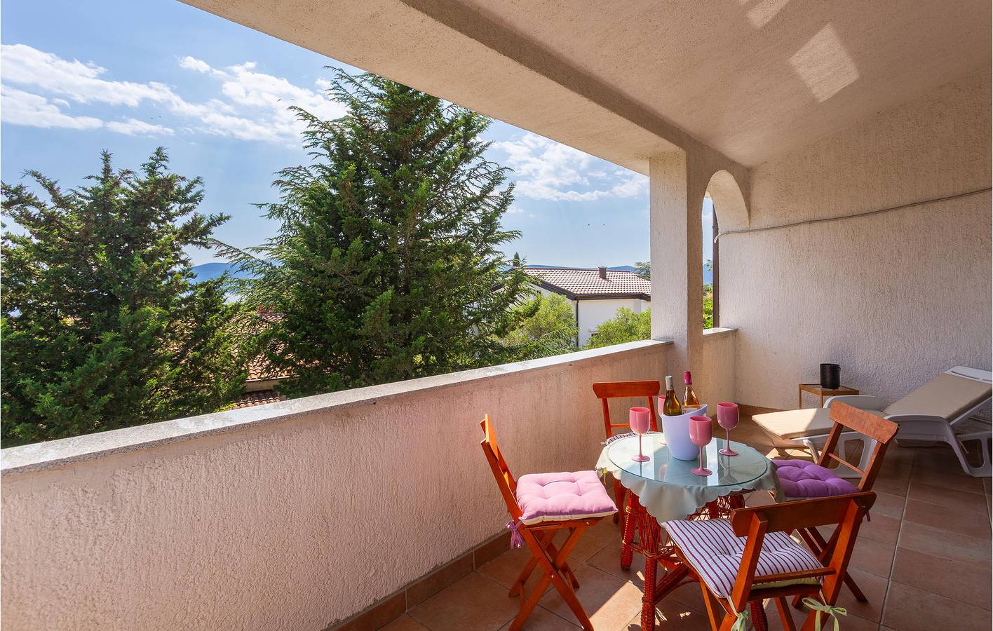 Apartamento vacacional entero, Apartamento de vacaciones para 4 personas con terraza in Pinezici, Krk (isla)