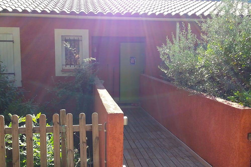 Appartement entier, Studios à Solliès Toucas location ouverte toute l'année in Solliès-Toucas, Côte méditerranéenne (France)