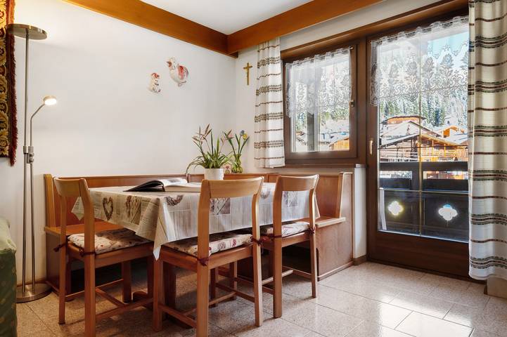 Apartamento entero, Apartamento 'Appartamento 4 Persone' con vistas a la montaña, balcón y Wi-Fi in Canazei, Dolomiti Superski