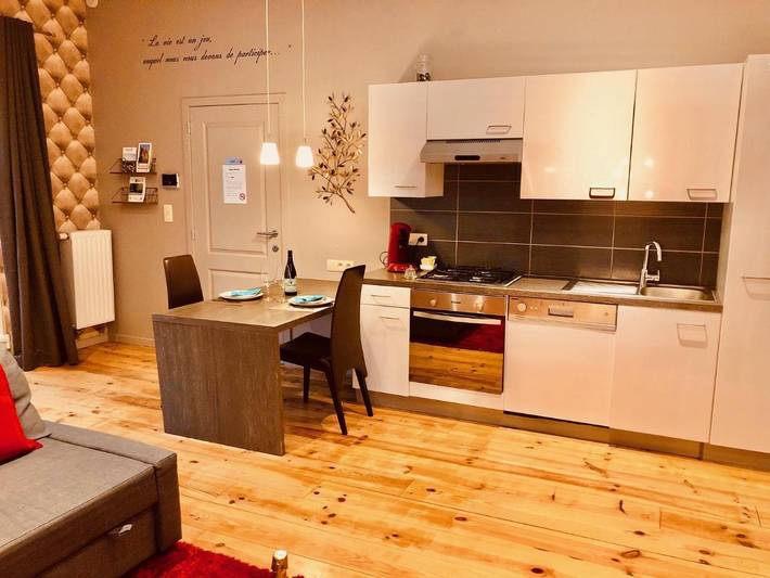 Gîte pour 4 personnes, avec vue ainsi que piscine et jardin à La Bruyère - 2