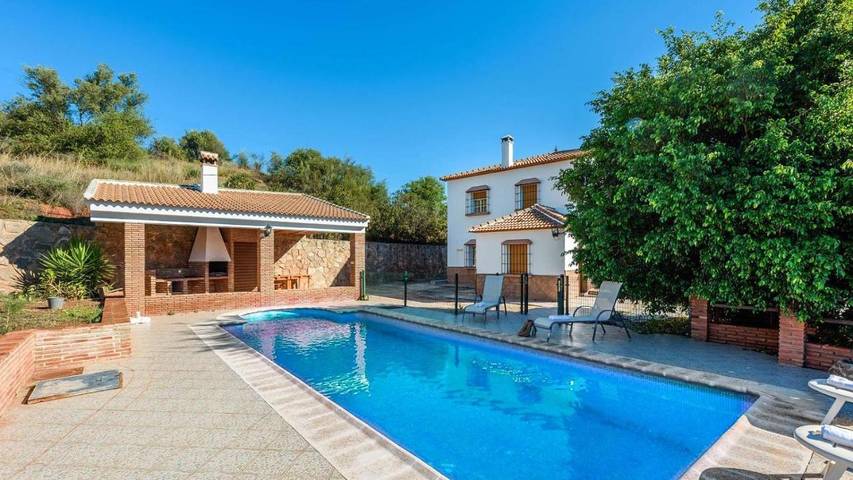 Casa rural para 12 personas, con jardín además de piscina y terraza en Riogordo