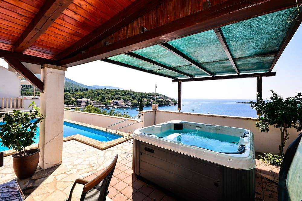 Außergewöhnliche 4 **** Villa am Meer, mit Meerblick, Pool und Whirlpool für 8 Personen in Molunat, Dubrovnik-Neretva