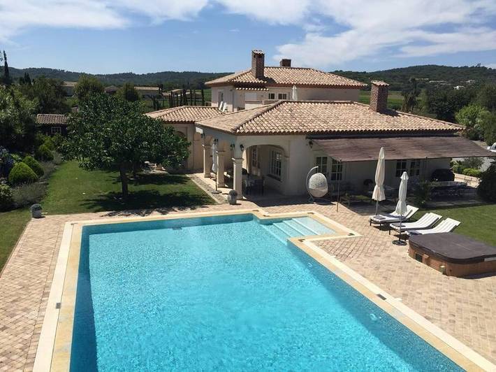 Appartement de vacances pour 12 personnes, avec balcon et piscine ainsi que vue et jardin