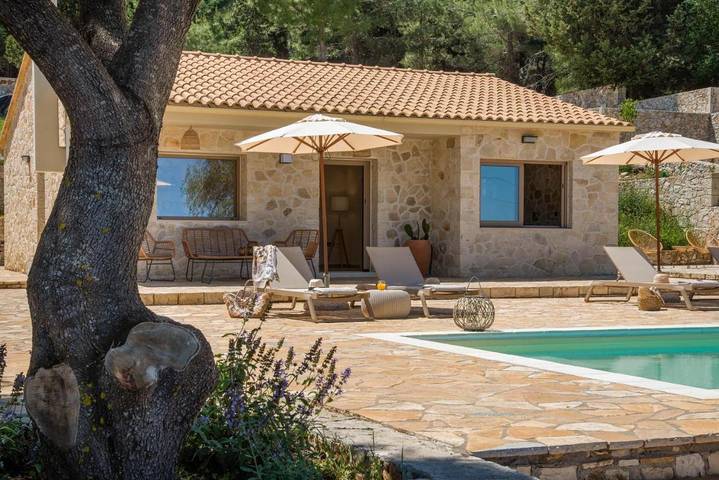 Villa für 4 Personen, mit Ausblick und Pool sowie Garten - 1