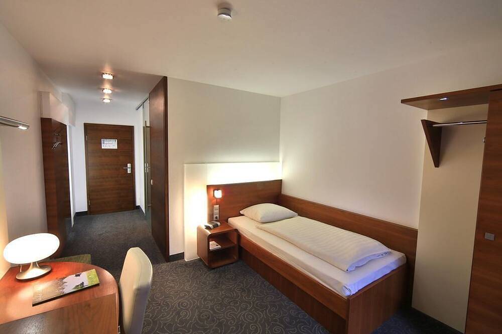 Doppelzimmer Dusche/Wc Komfort - Landidyll Hotel Klostermühle in Münchweiler an der Rodalb, Landkreis Südwestpfalz
