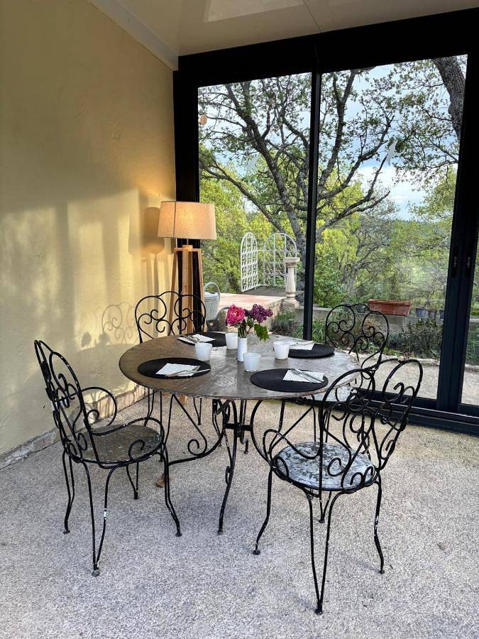 Chambre d’hôte pour 4 personnes, avec terrasse ainsi que vue et jardin à Vachères - 2