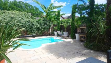 Cottage pour 2 personnes, avec terrasse et jardin ainsi que piscine et vue à Lalinde