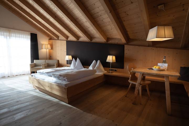 Room 12 with Mountain View in Badia, Dolomiti Superski
