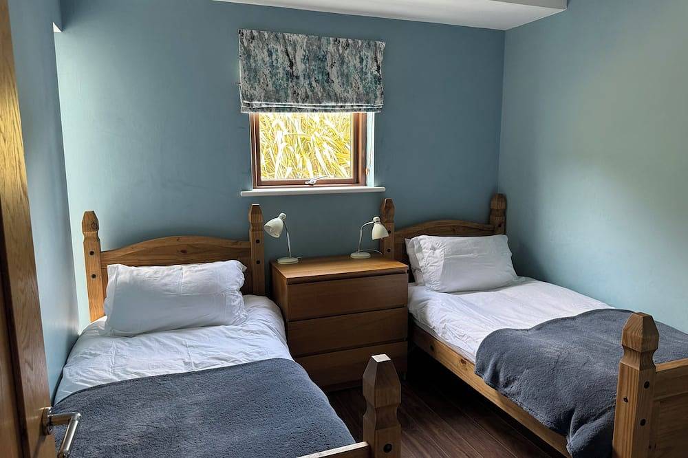 Tara's House. Contemporary luxury house, fabulous sea views on Wild Atlantic Way in Inishowen, County Donegal
