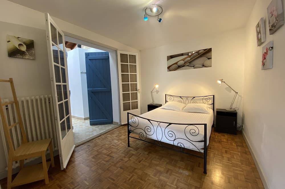 Village center, house, garden, walking distance to the beach, parking in Guéthary, Bayonne region