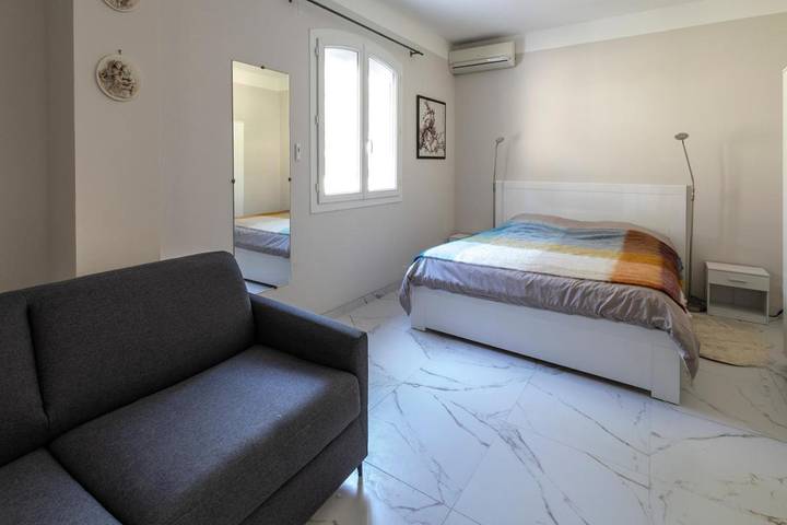 Location de vacances pour 2 personnes, avec terrasse ainsi que piscine et vue à Ensuès-la-Redonne - 4