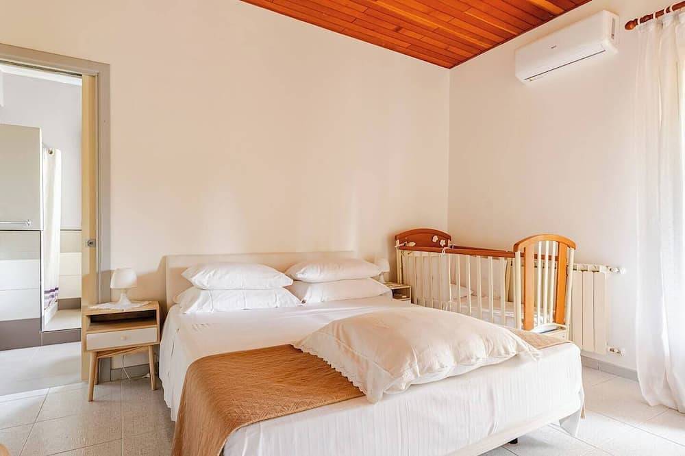 Semidetached beach villa in front of eolian island near Milazzo:Tindari in Furnari, Provincia di Messina