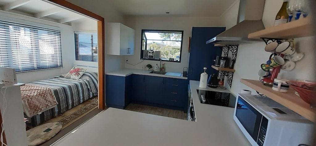 Seaside, on bike trail with free fibre and streaming. Double glazed comfort.\n in West Coast (Neuseeland)