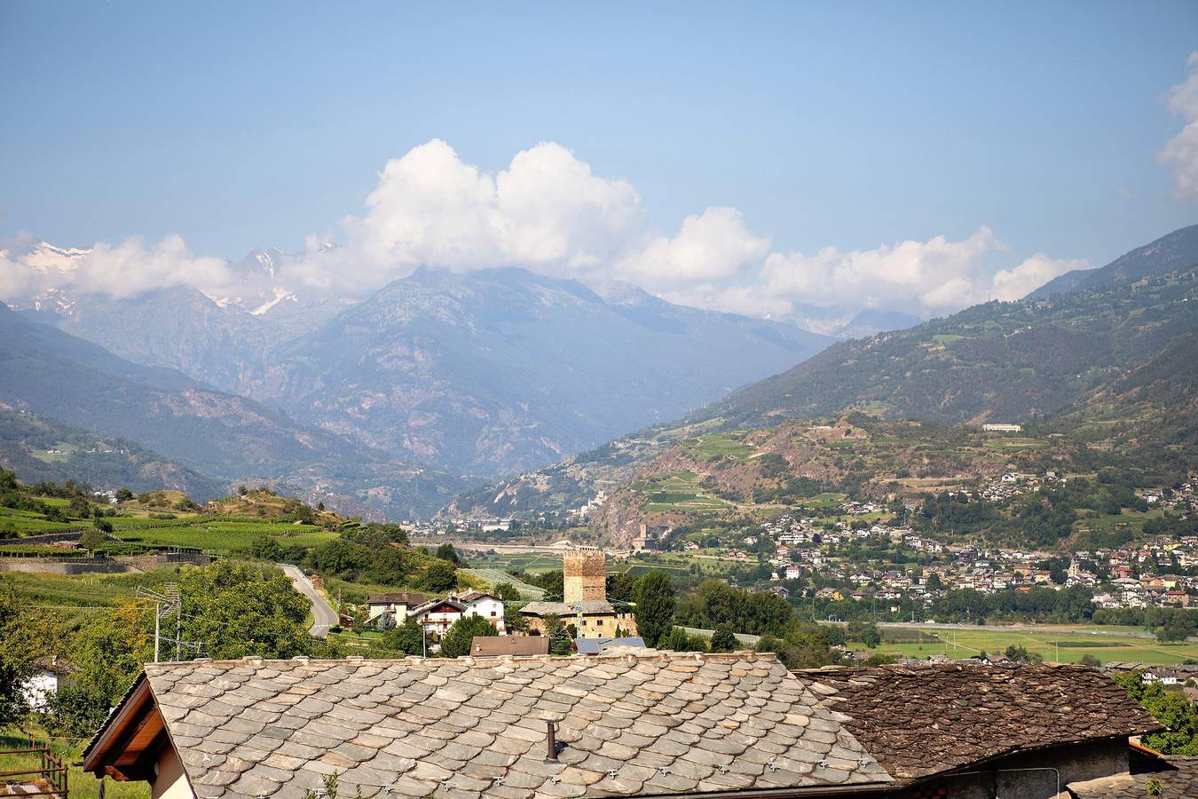 Apartamento entero, Apartamento 'Casa Olma' con vistas a la montaña, terraza privada y Wi-Fi in Gressan, Comune di Gressan