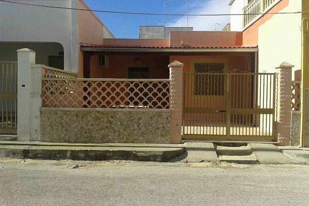 Villa Only 10 Meters From The Sea And The Center Of The Country in Torre Lapillo, Gulf of Taranto