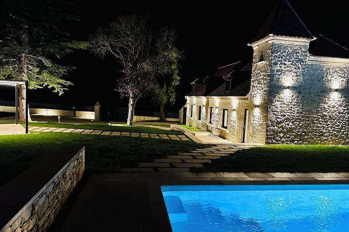 Location de vacances pour 8 personnes, avec Terrasse et Jardin à Ginouillac