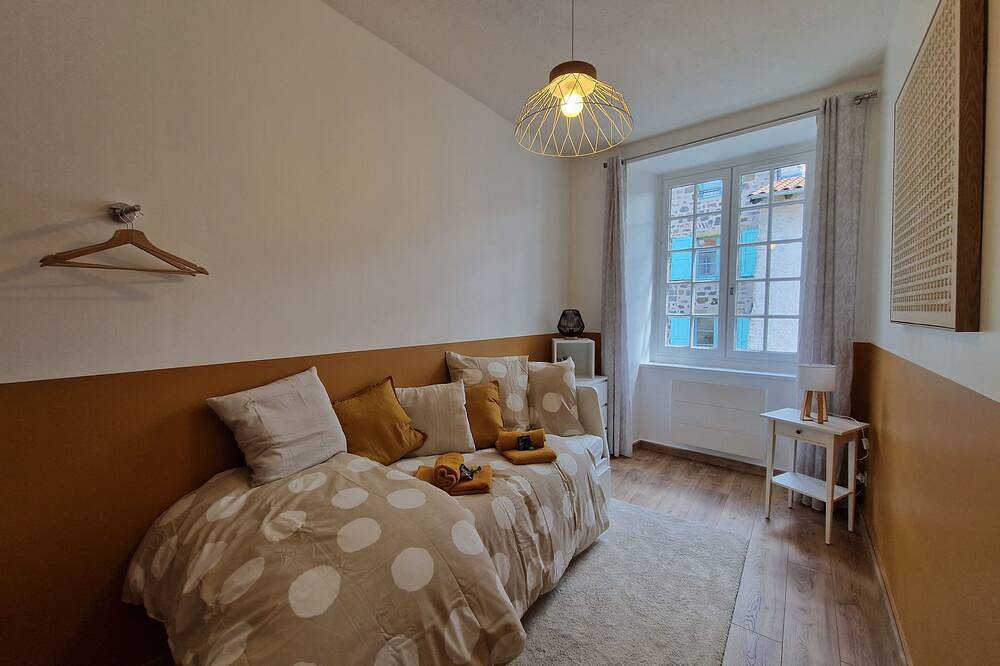 Entire apartment, Gîte Des Tables - Cathédrale, Cœur Historique, Fibre, Vue in Le Puy-en-Velay, Haute-Loire