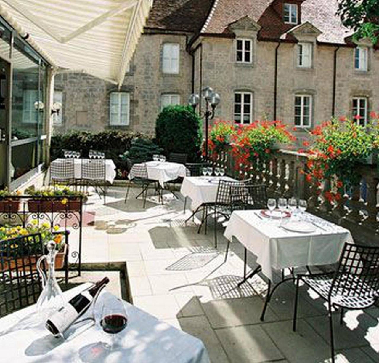 Logis Hôtel Le Cheval Blanc in Langres, Haute-Marne