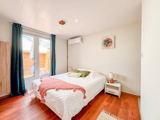 Gîte pour 4 personnes, avec jardin ainsi que piscine et vue, animaux acceptés dans Anse Mabouyas - 4