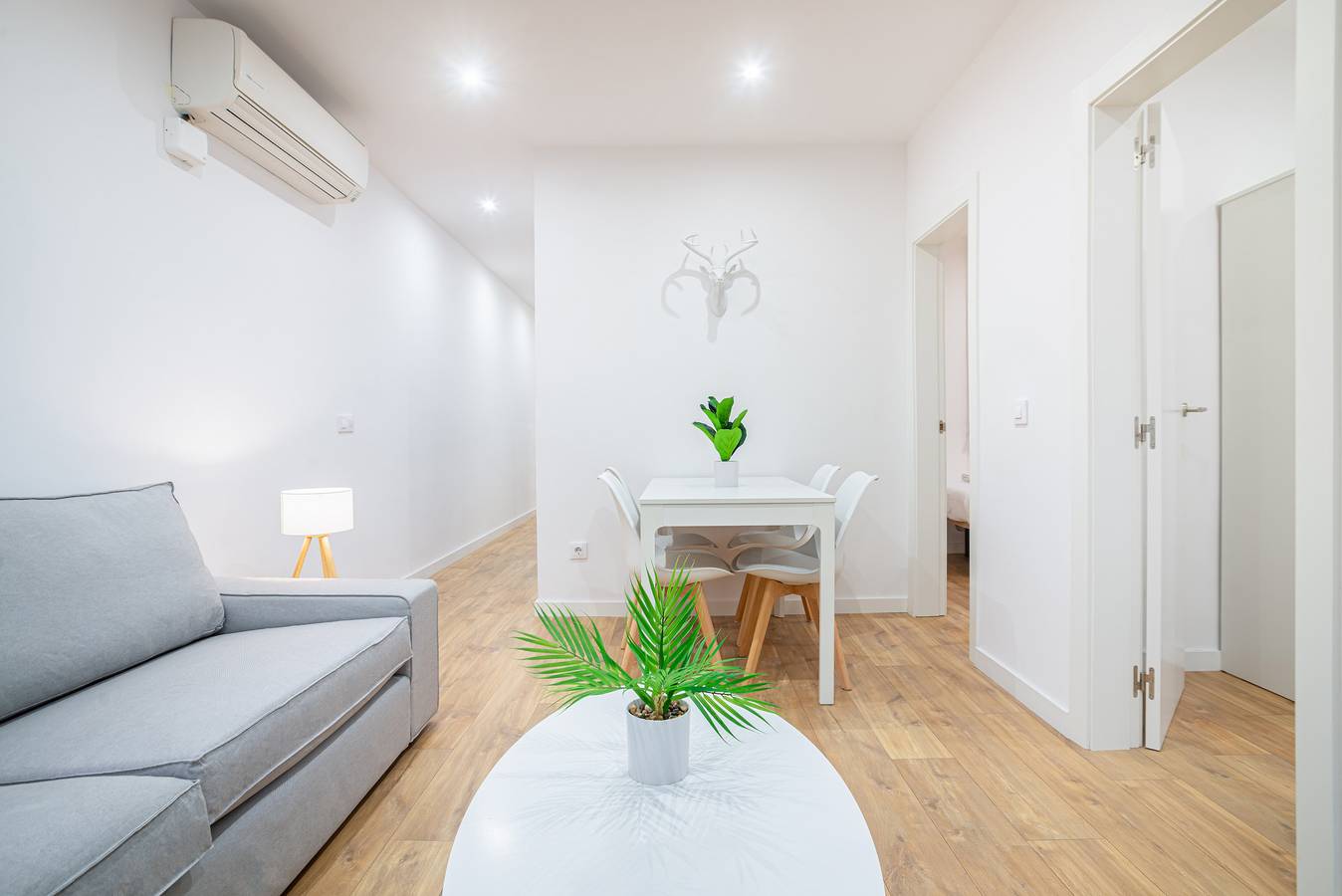 Entire apartment, Ref. 369862 in Barcelona Centre, Barcelona