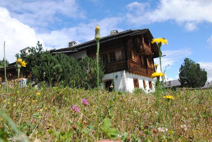 Ferienhaus für 7 Personen, mit Balkon und Garten in Disentis