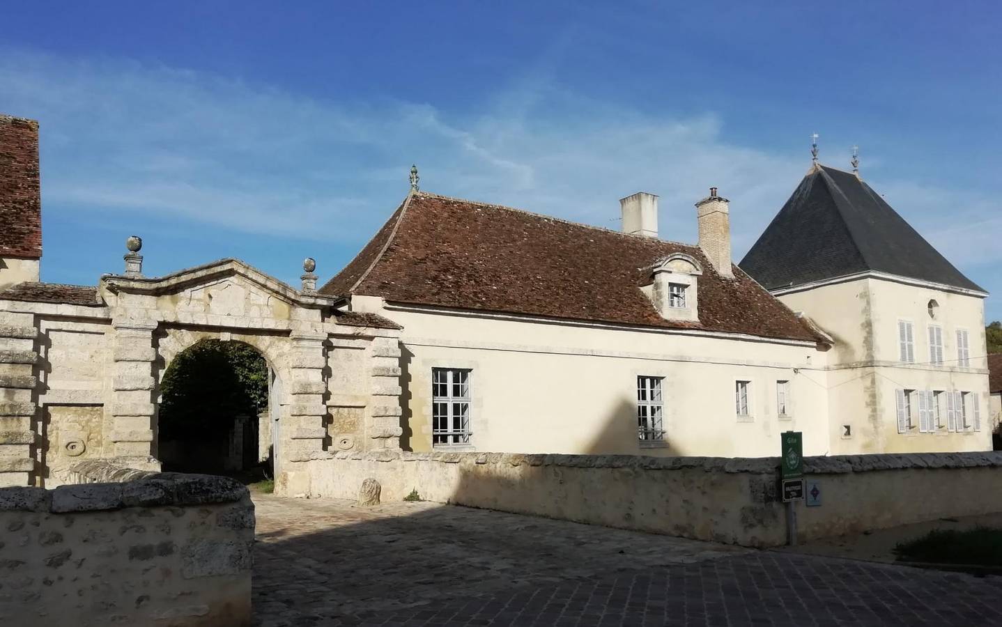 Casa rural con TV, jardín, animales, WC e Internet in Beaumont-du-Gâtinais, Sena y Marne