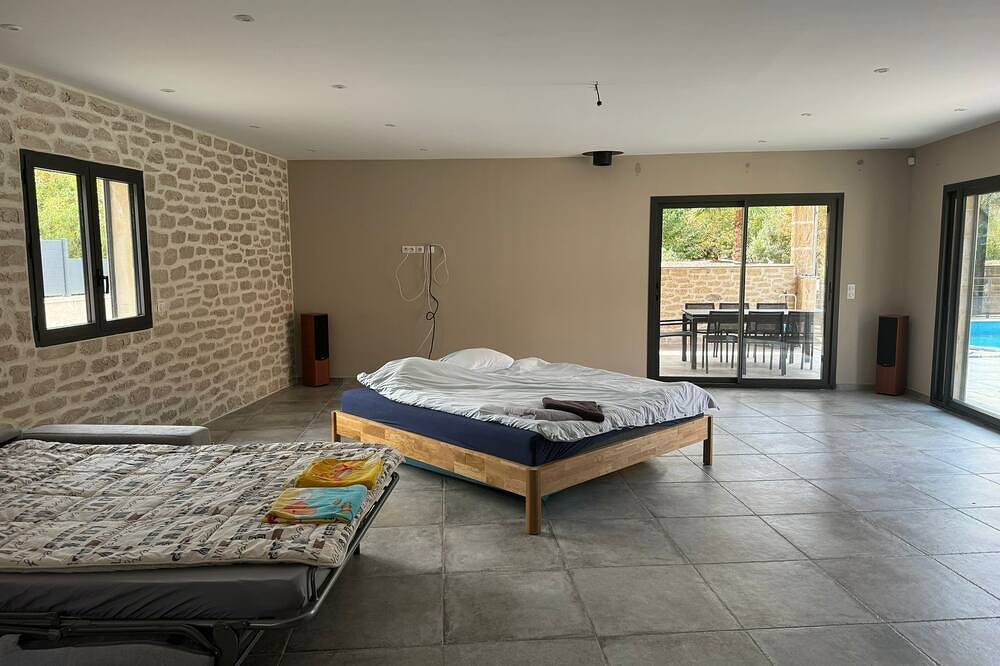 Modern villa with swimming pool in Vézénobres, Alès region