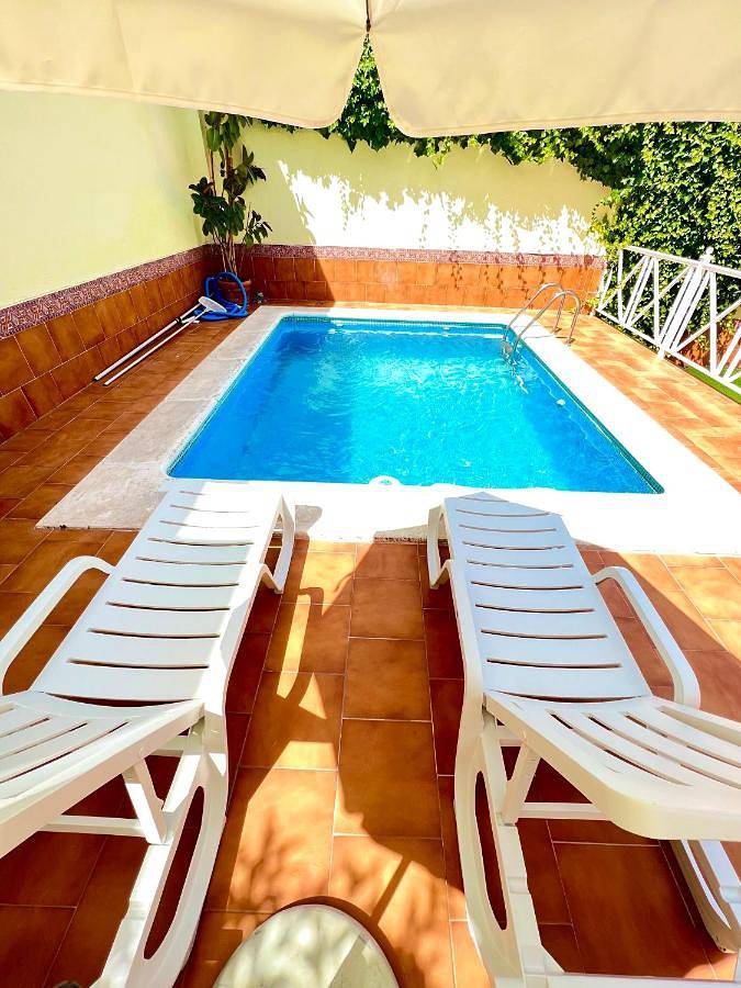 Location de vacances pour 6 personnes, avec terrasse et piscine à Linares - 3