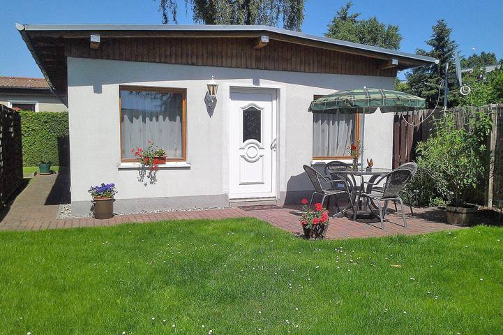 Bungalow für 4 Personen, mit Terrasse und Garten
