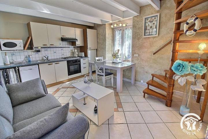 Gîte pour 2 personnes, avec jardin et terrasse ainsi que jacuzzi et sauna, animaux acceptés