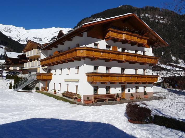 Ferienwohnung für 3 Personen, mit Balkon und Garten im Stubaital