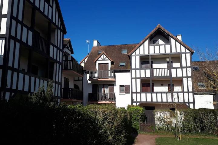 Gîte pour 2 personnes, avec jardin dans Plage du Hôme - 3