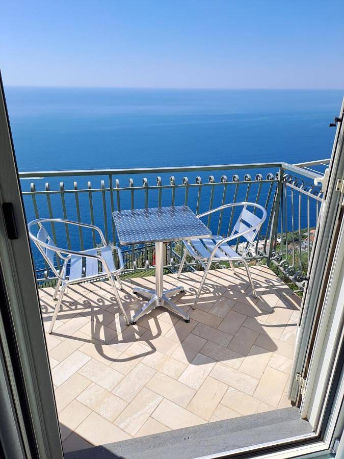Ferienwohnung für 4 Personen, mit Balkon und Ausblick in Furore