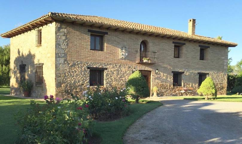 Chalet para 10 personas, con jardín además de piscina y vistas en La Rioja - 2