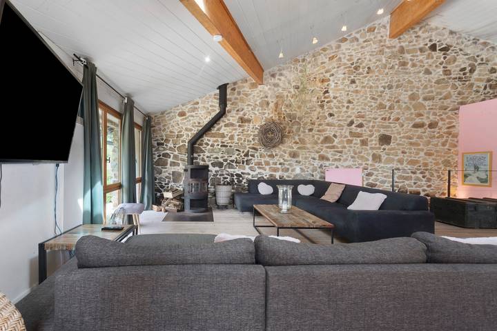 Vakantiehuis 'Domaine De Bellac - Le Triangle' met Privézwembad, Terras en Wi-Fi in Roussines, Regionaal Natuurpark van de Perigord-Limousin